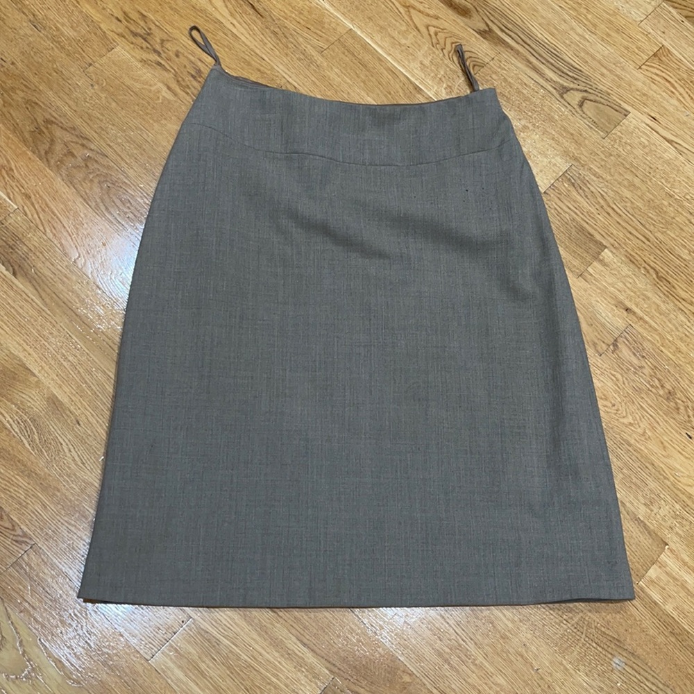 Beautiful wool skirt with a touch of stretch